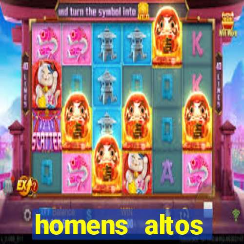 homens altos sarados pelados